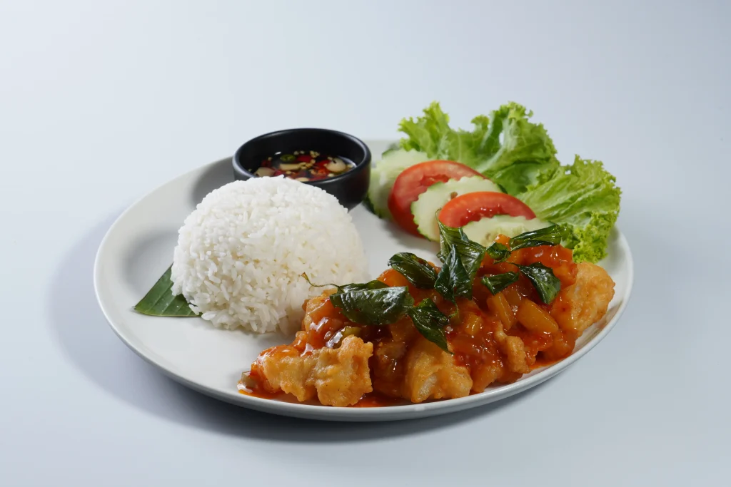 ปลาทอดซอสสามรส + ข้าว