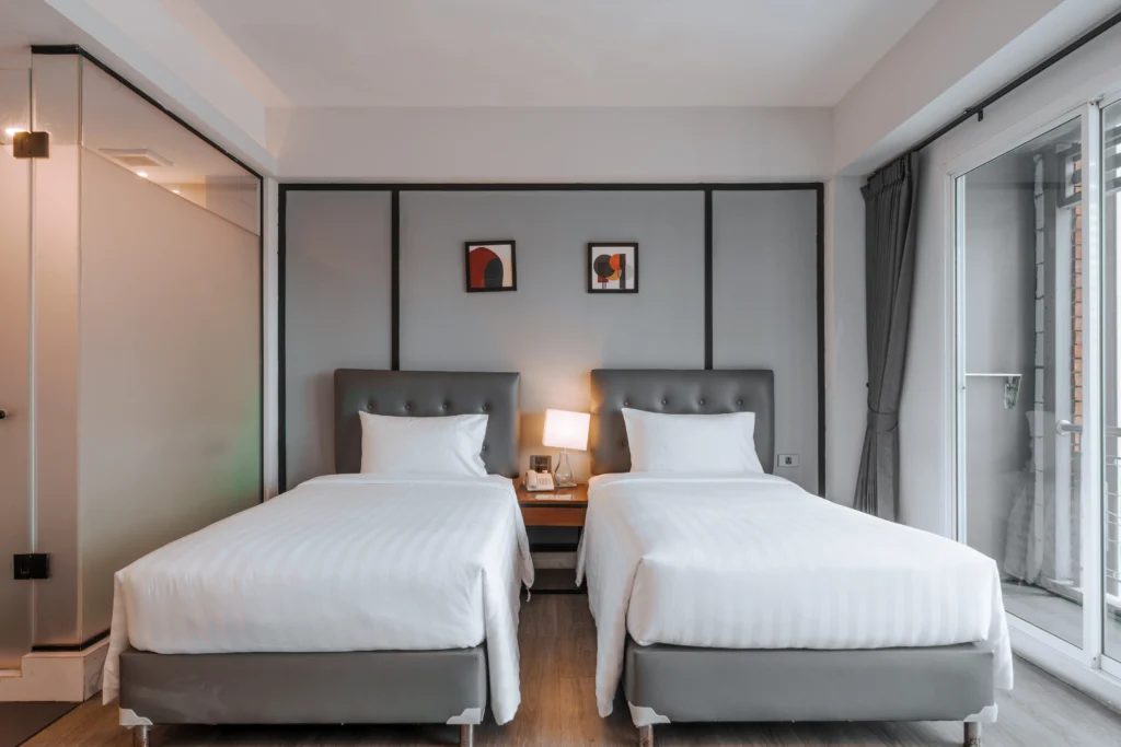 Deluxe Twin Room พักห้องเดียวกัน แยกเตียงได้สะดวก